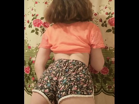 ❤️ Seksi mlada bejba se pred kamero sleče s kratkih hlač ☑ Pravi pornič pri nas ❌️