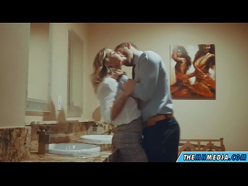 ❤️ Ko vas prsata blondinka zapelje na javnem stranišču ☑ Pravi pornič pri nas ❌️
